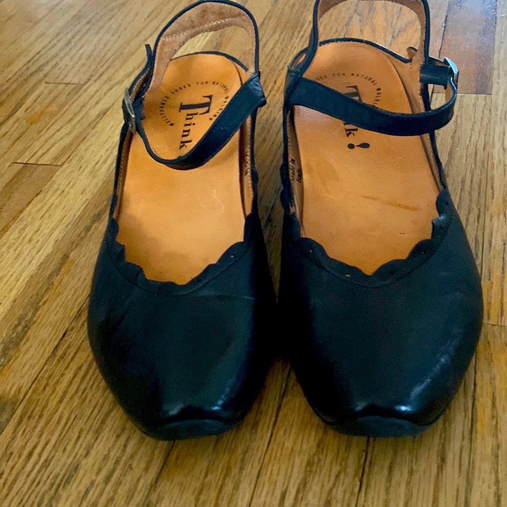 Think woman’s pumps size 38